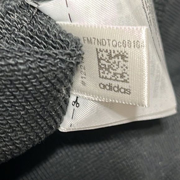 Adidas Manchester United sweatshirt with embroidered details size medium - Picture 12 of 15